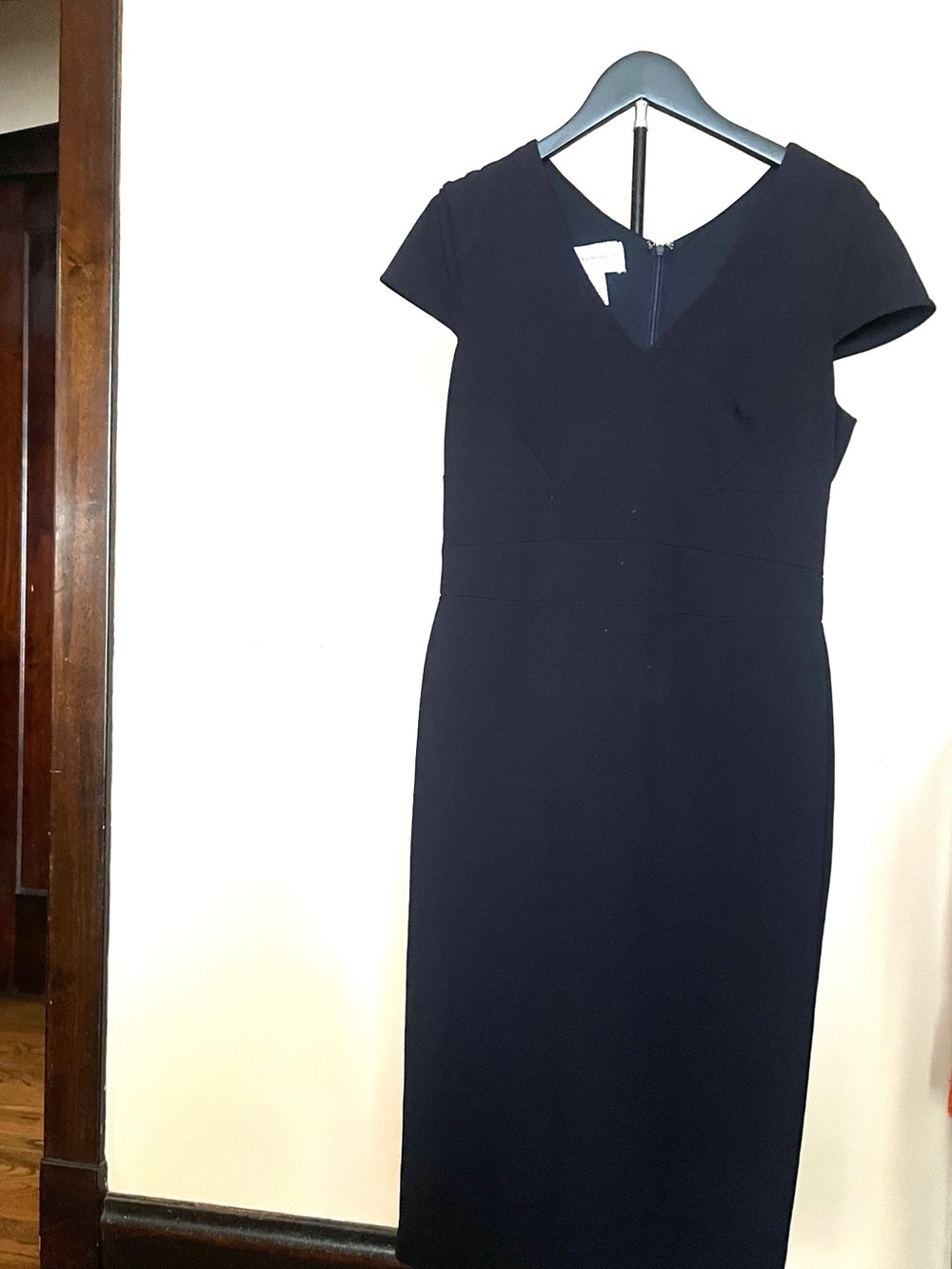 Donna Morgan Navy Blue Short-Sleeve V-Notch Sheath Dress